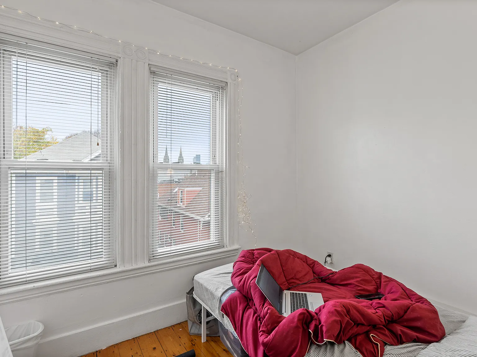 4 bed, 9999 sqft, $3,800 — Photo 1