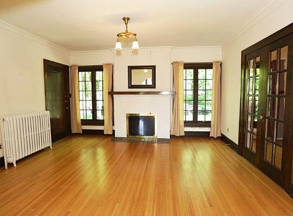 4th image of 419 Woodlawn Ave