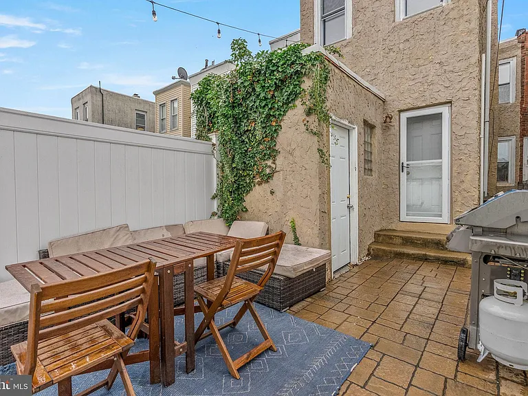 3183 E Thompson St — Photo 13