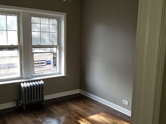 5th image of 1082 W Thorndale Ave APT 1G