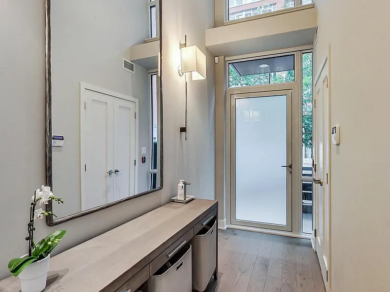 30 Nelson St #Townhouse 24 — Photo 4