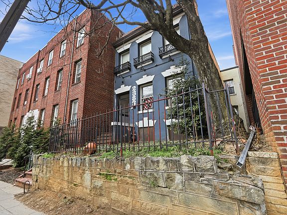 2nd image of 2388 Champlain St NW Unit 3
