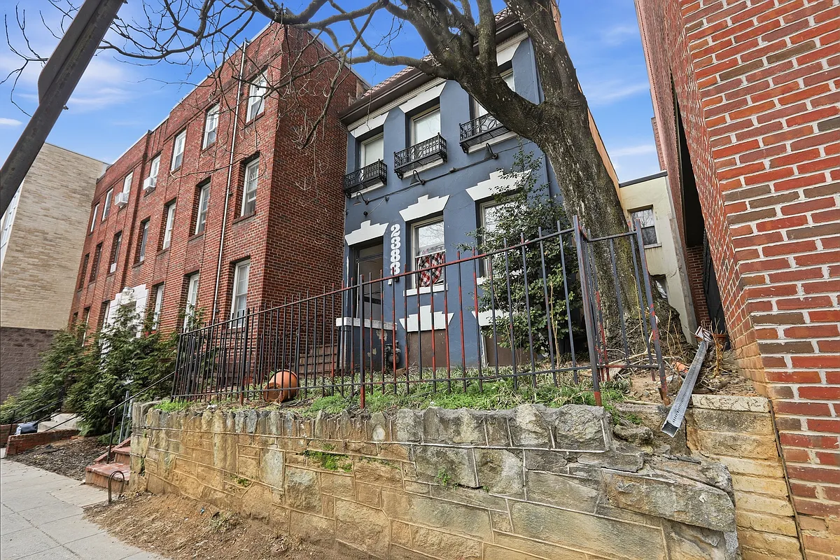 Building Photo - 2388 Champlain St NW #3