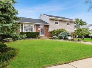 12 Switzerland Rd, Hicksville, NY 11801