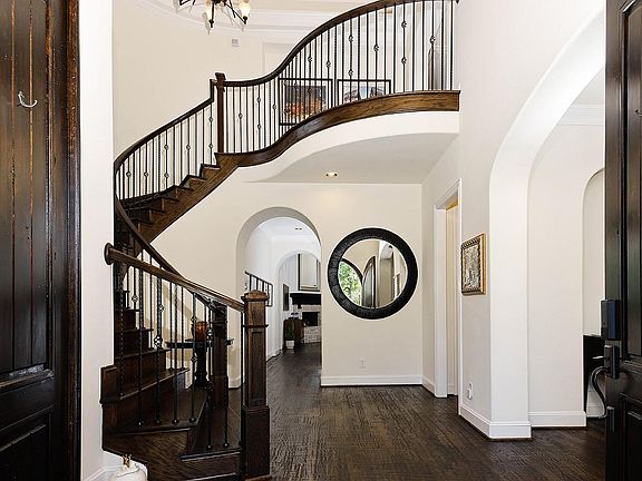 3rd image of 6 Paloma Bend Pl