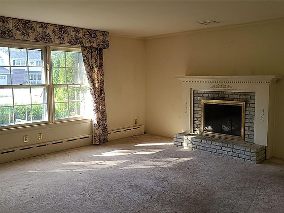 4th image of 141 Avery Ave