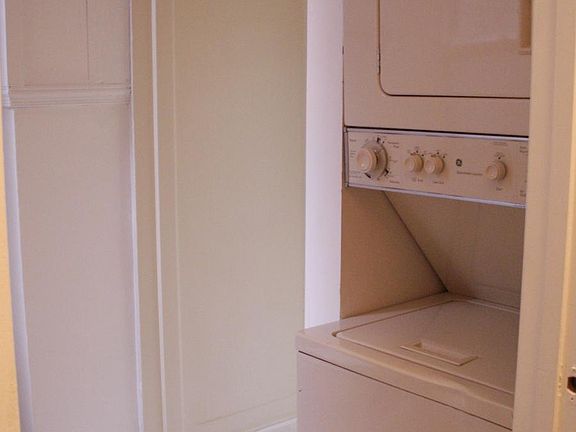 washer/dryer & shower in bath room