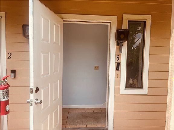 3rd image of 9632 Riverside Dr APT 5