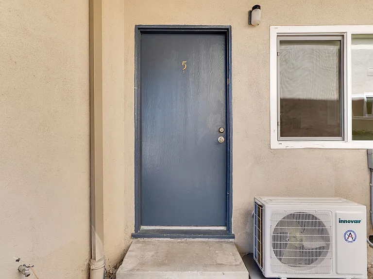 1690 E Hillcrest Dr — Photo 36