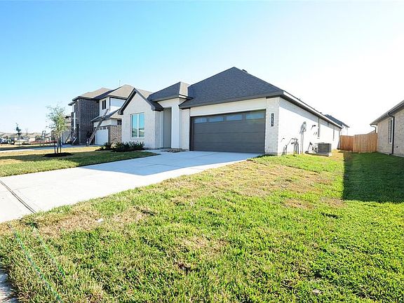 4th image of 22827 Castello Lakes Dr