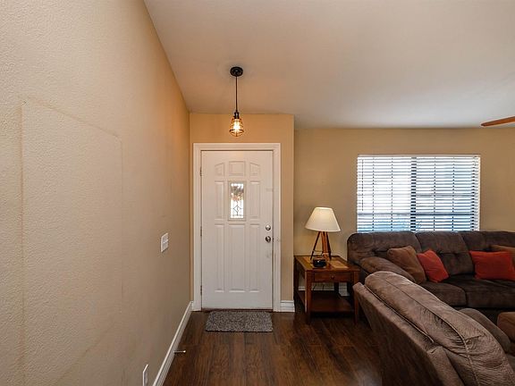 5th image of 15585 Via Hermosa St