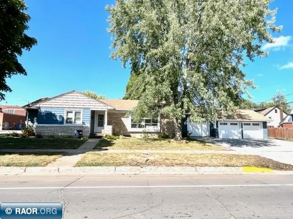 903 E 23rd St, Hibbing, MN 55746