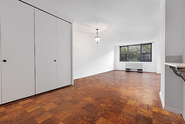 1st image of 130 E 18th St APT 3C