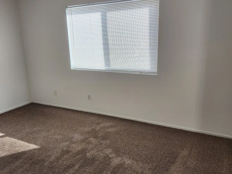 Desert Sun Apartments — Photo 47