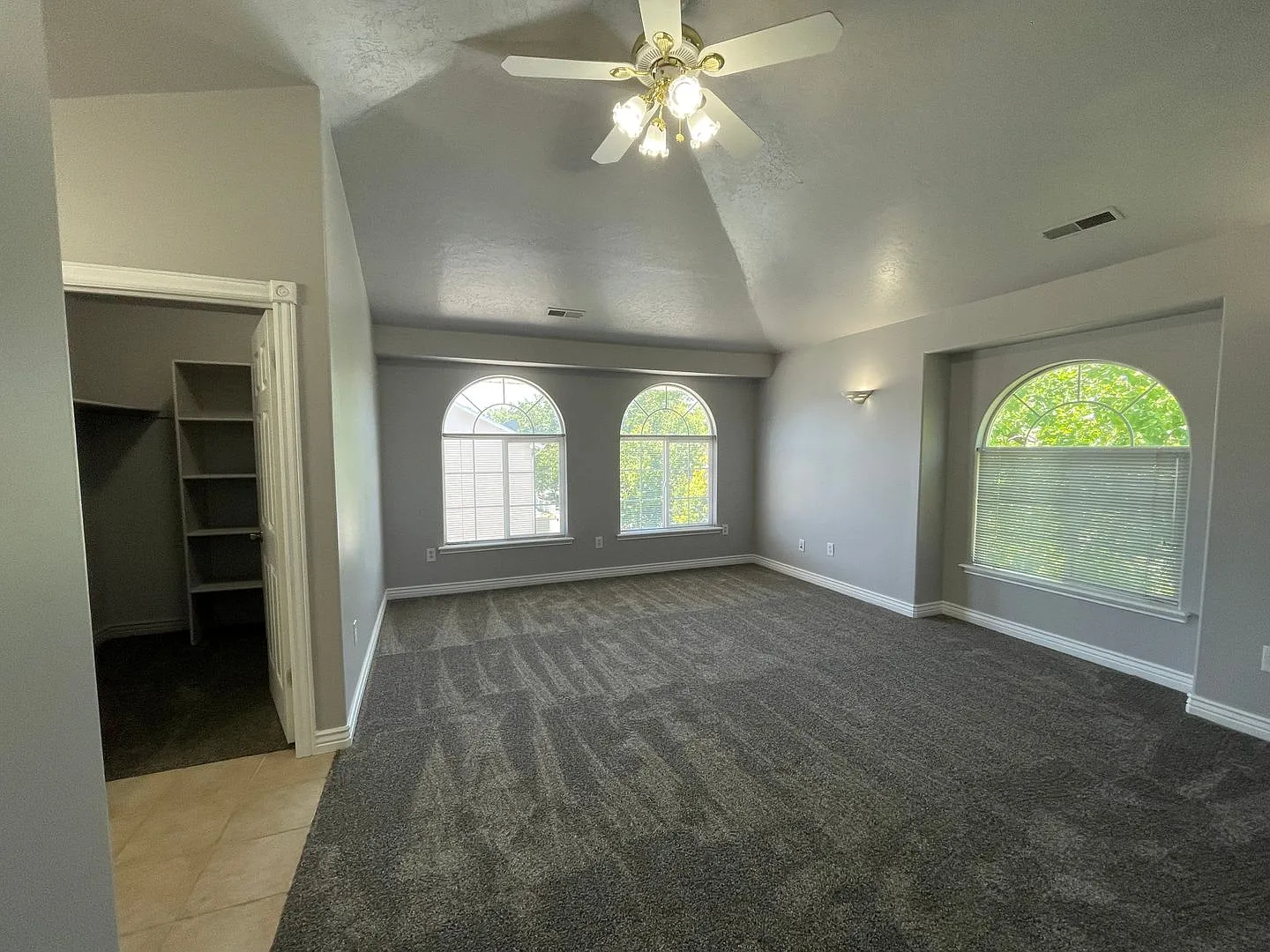Stunning Newly remodeled 4 bed 3.5 bath In Layton — Photo 1
