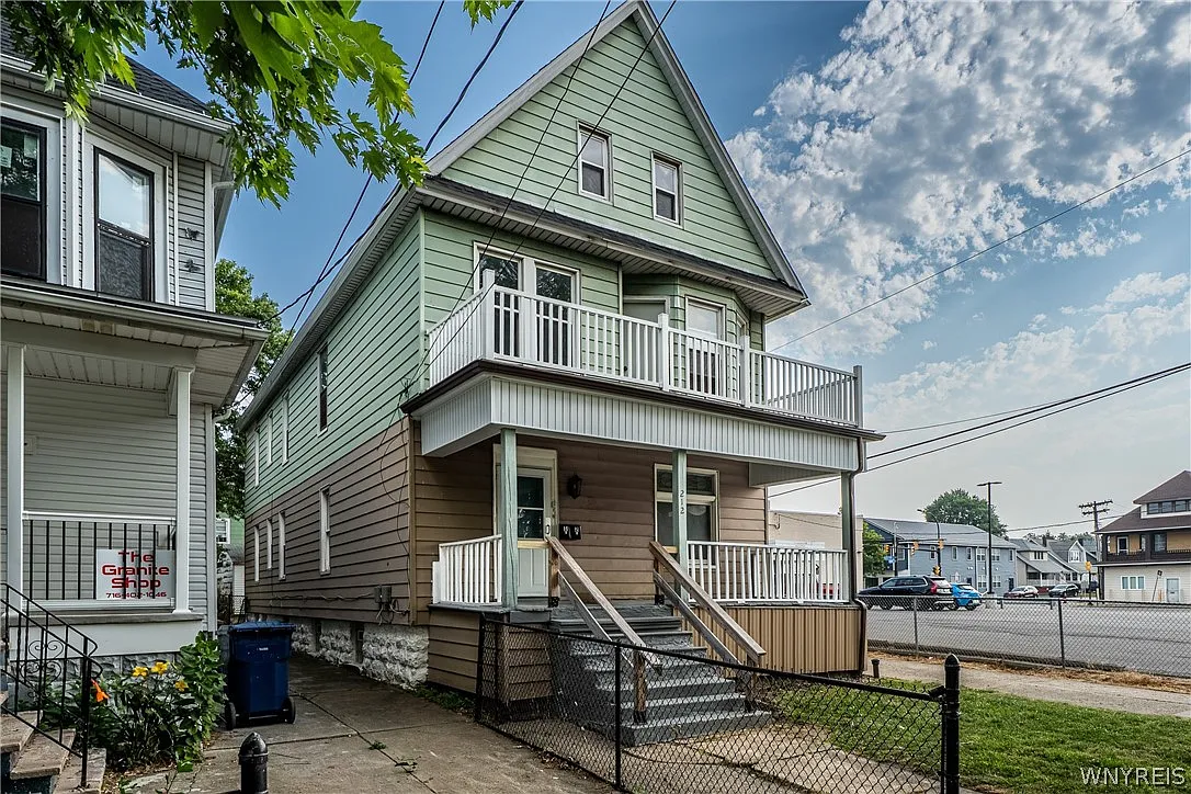 3 bed, 1.0 bath, 1272 sqft, $1,350 — Photo 3