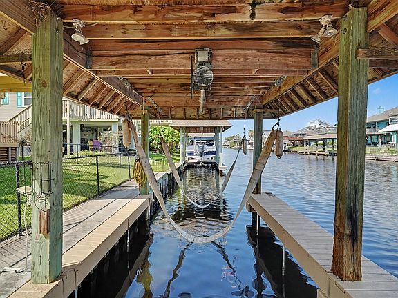 3rd image of 1016 Redfish St