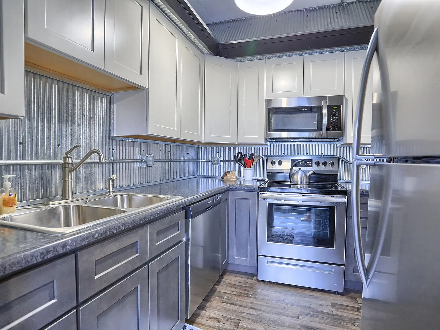 120 W Market St — Photo 4
