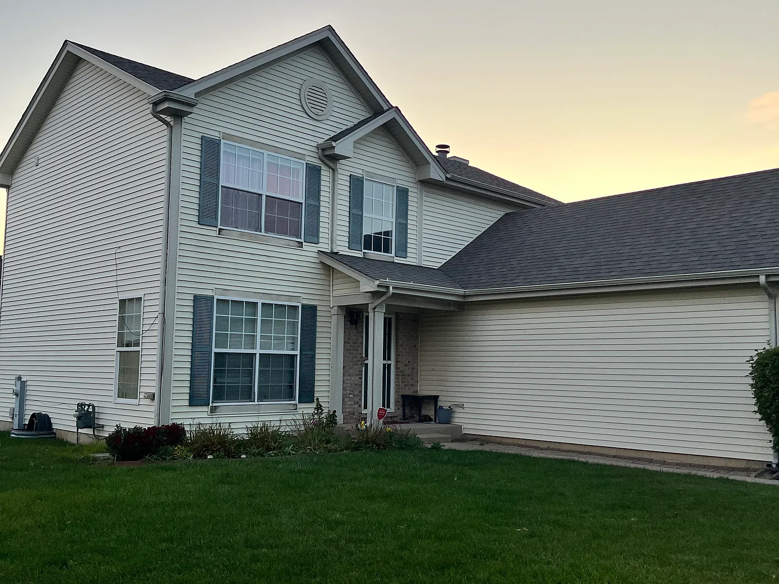 5 bed, 3.5 bath, 2800 sqft, $3,600 — Photo 2