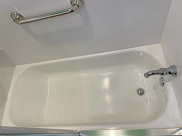 Bathtub Interior w/2 Chromed Grab Bars