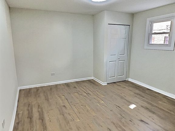 5th image of 348 Luella Ave #1