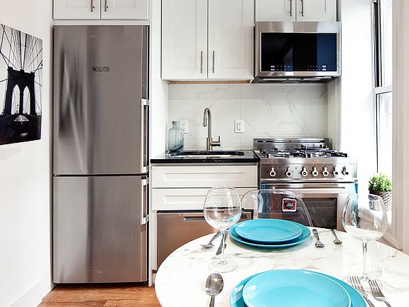 2nd image of 333 E 5th St APT 2B