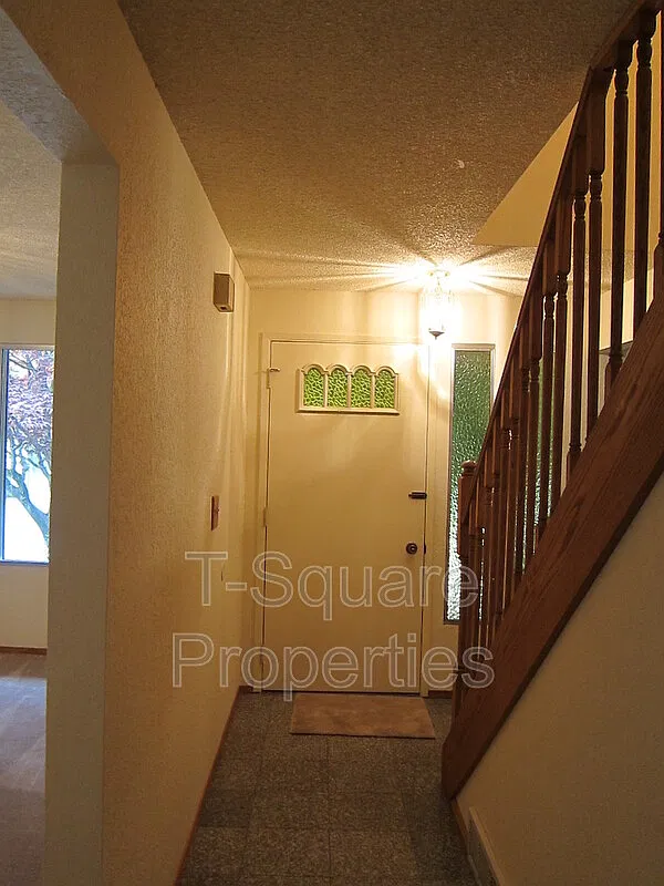 4 bed, 2.5 bath, 1900 sqft, $3,599 — Photo 2