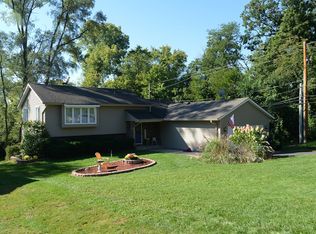 1015 Edgewood Dr, McHenry, IL 60051