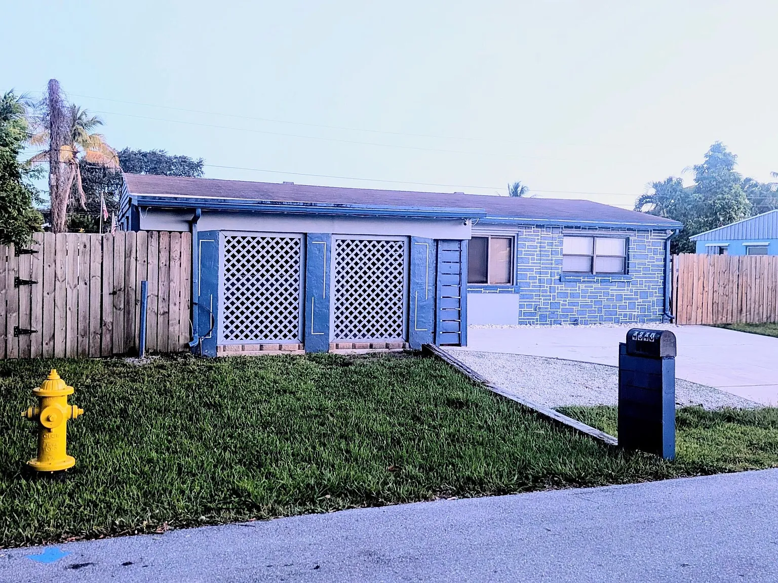3 bed, 2.0 bath, 1008 sqft, $3,200 — Photo 2