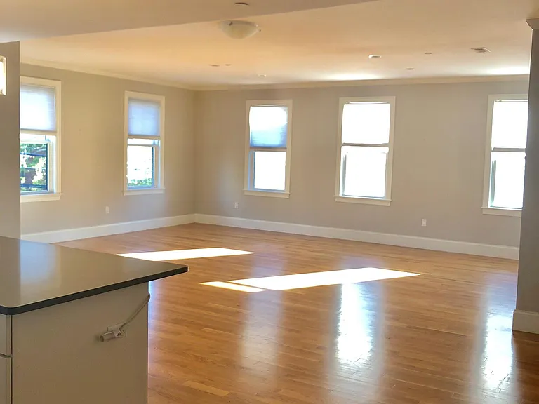 16 Linden St — Photo 2