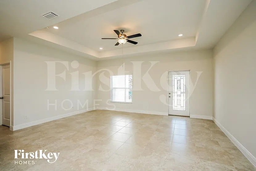 3 bed, 2.0 bath, 1464 sqft, $1,665 — Photo 4