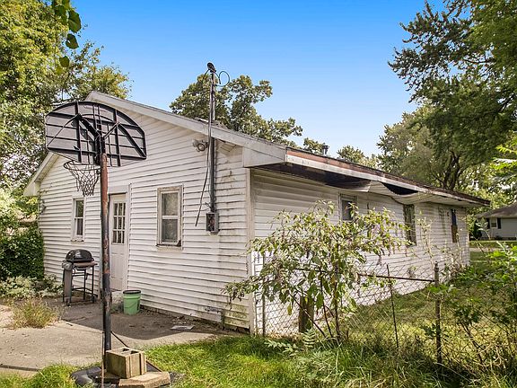 4th image of 56195 Hoosier Ave