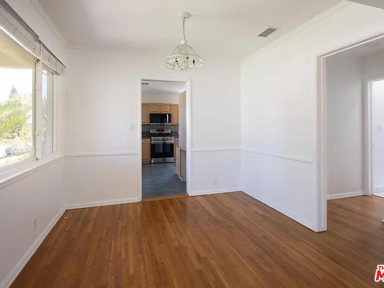 8333 Airlane Ave — Photo 9