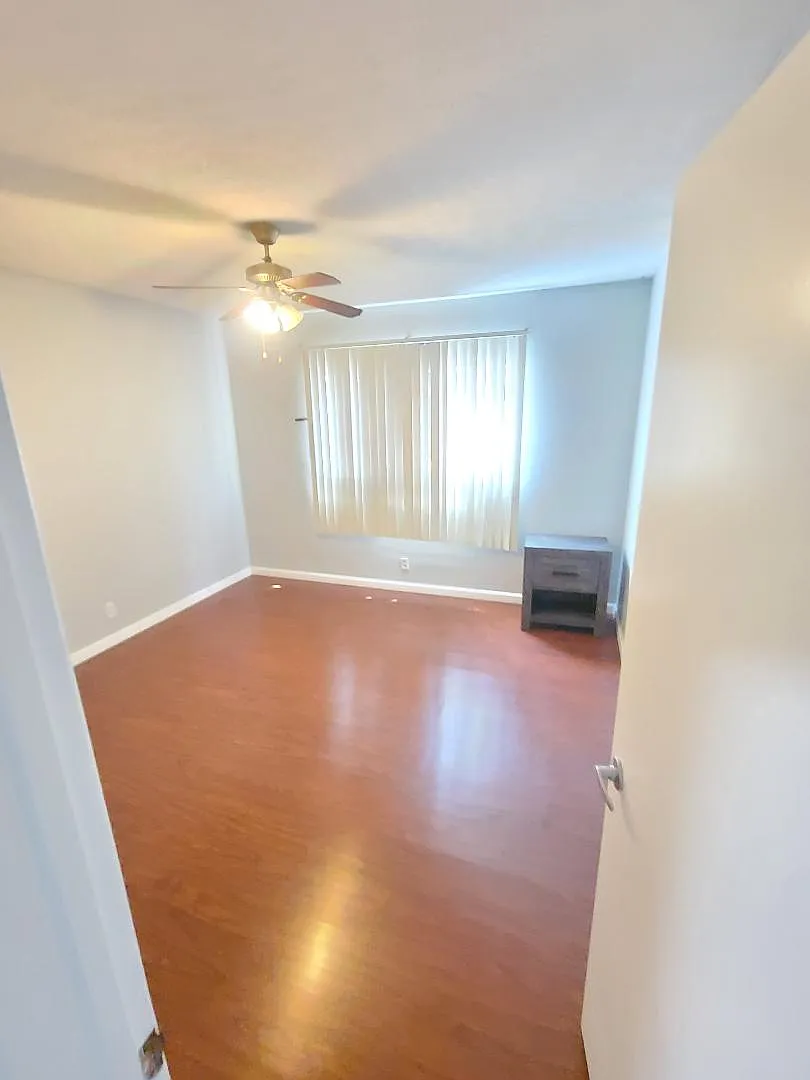 3 bed, 1.5 bath, 1100 sqft, $2,850 — Photo 3