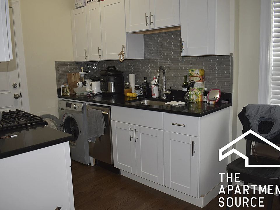 1st image of 3817 N Greenview Ave APT 3W
