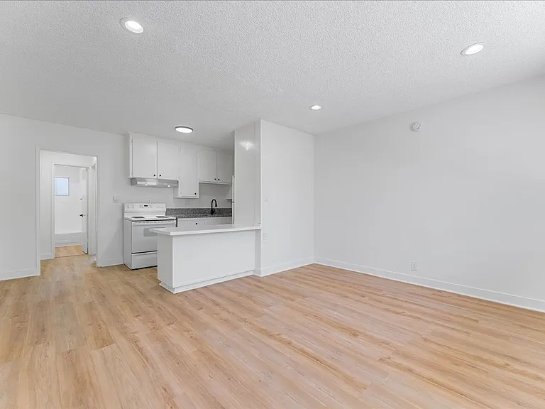 1626 Pine Ave #D — Photo 1