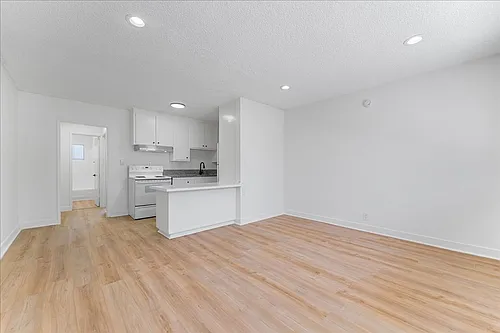 1626 Pine Ave #D Photo 1