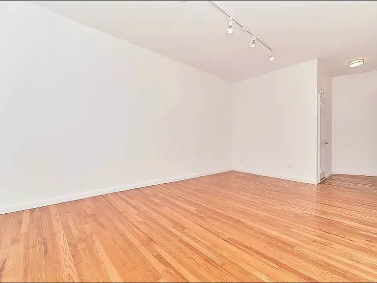 233 E 12th St #3A — Photo 3