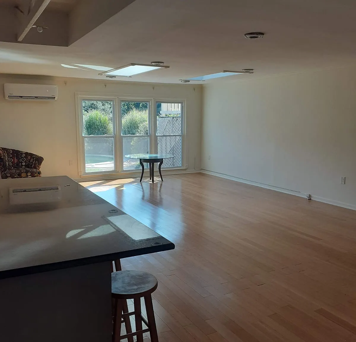 3 bed, $2,400 — Photo 2