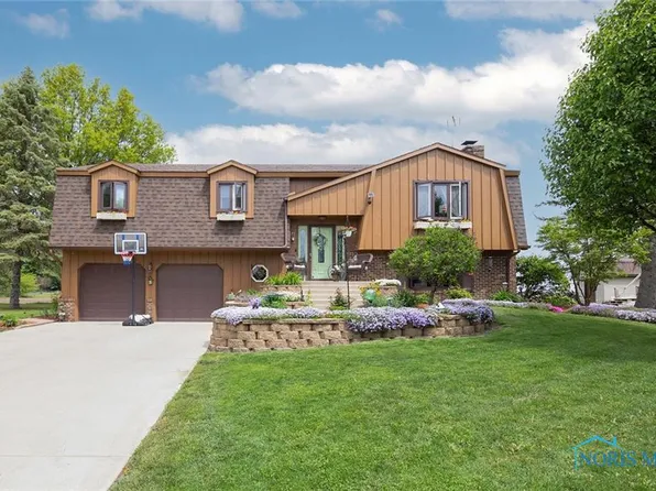 704 Hickory Ln, Delta, OH 43515