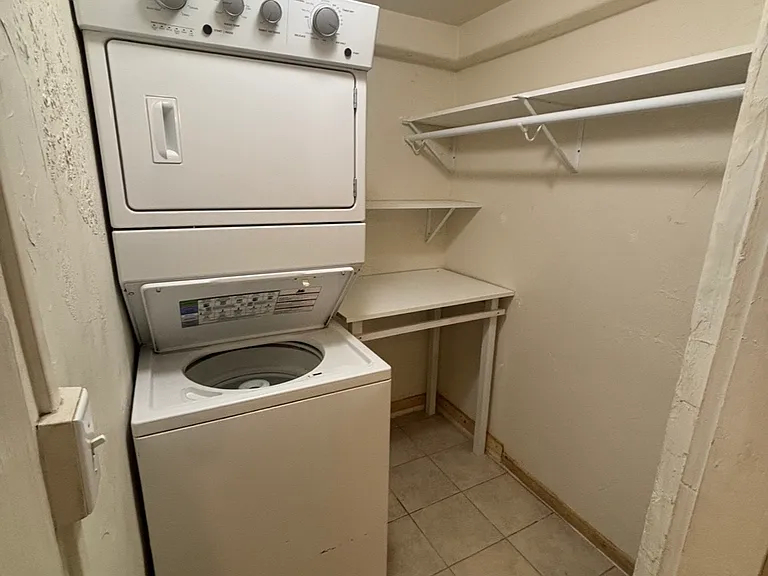 940 McIntyre St #B — Photo 8