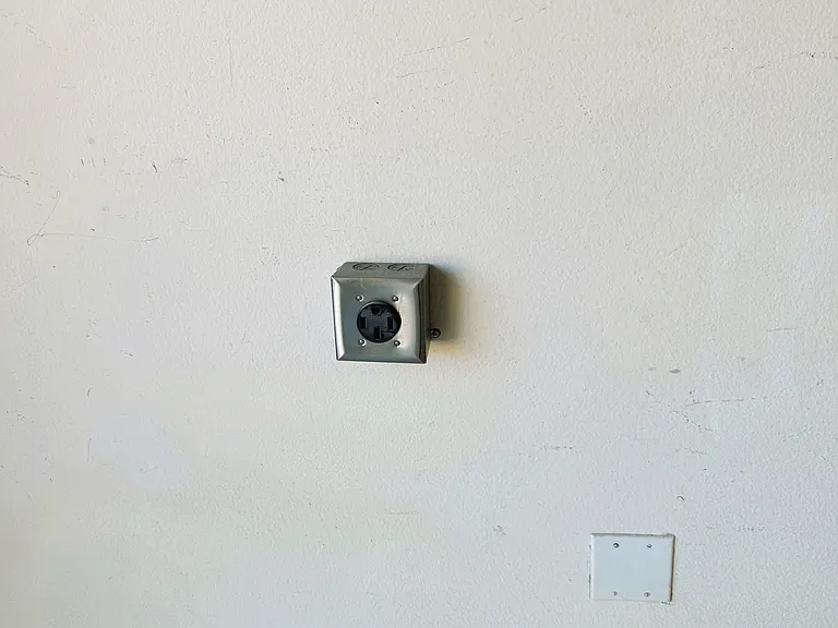 220V outlet in garage for Level 2 EV charging