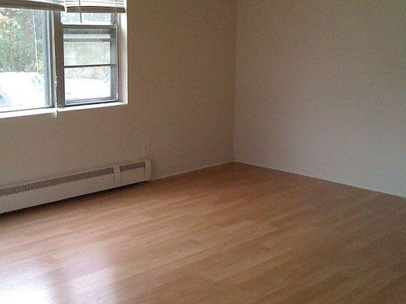3rd image of 256 Birmingham St APT 1