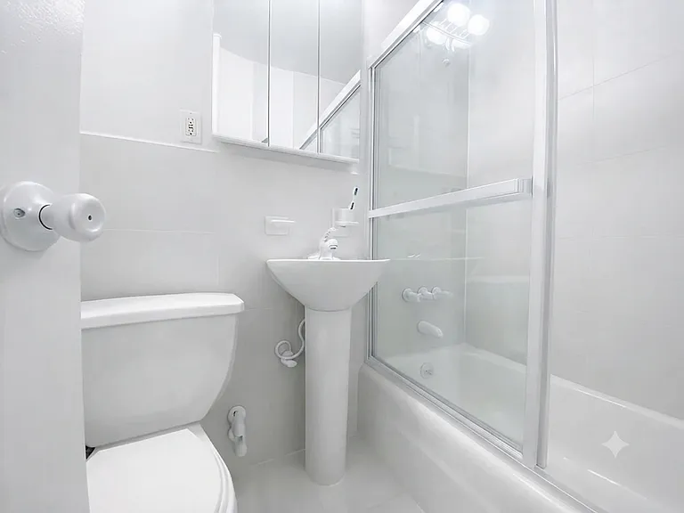 226 E 74th St #3B — Photo 4