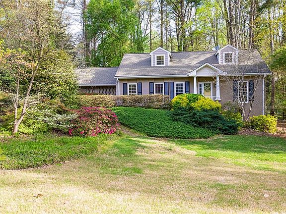 3rd image of 355 Knoll Woods Dr