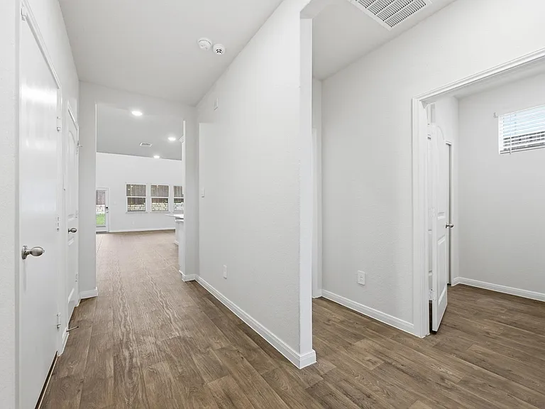 129 Briggs Ln — Photo 4