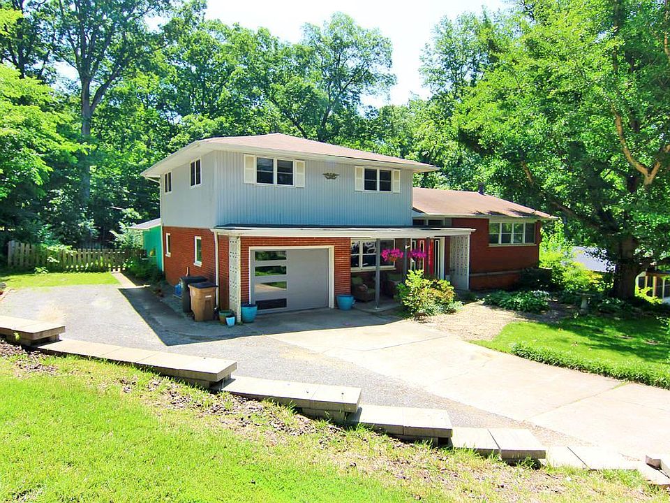 1st image of 1814 Oak Hills Dr