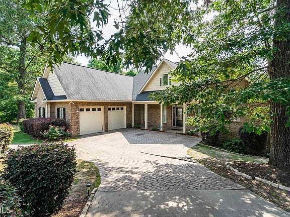 2nd image of 410 Southern Oaks Dr