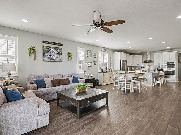 5th image of 461 Azalea St