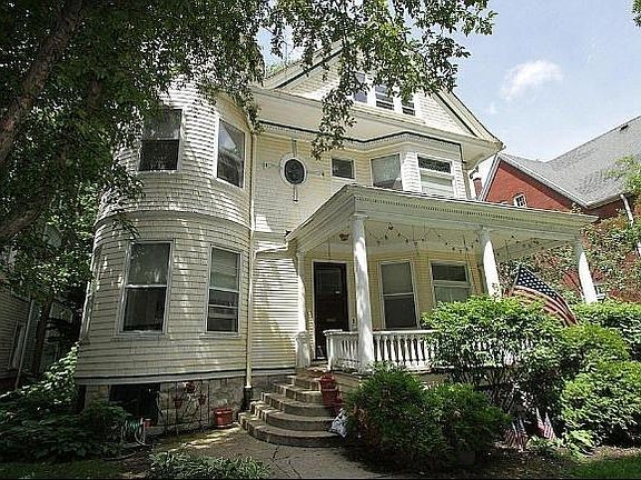 2nd image of 2719 N Hackett Ave #2721